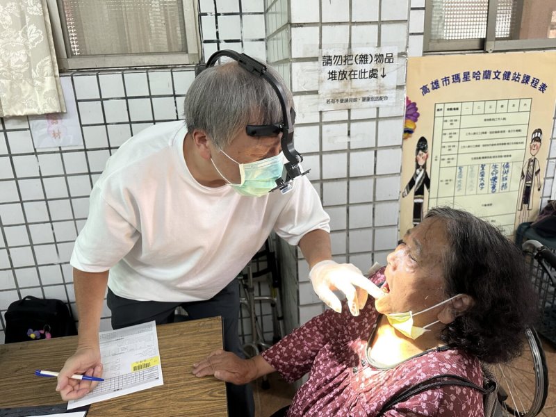 部落長者牙疼不用怕！小港醫院深入那瑪夏 守護原鄉長者健康