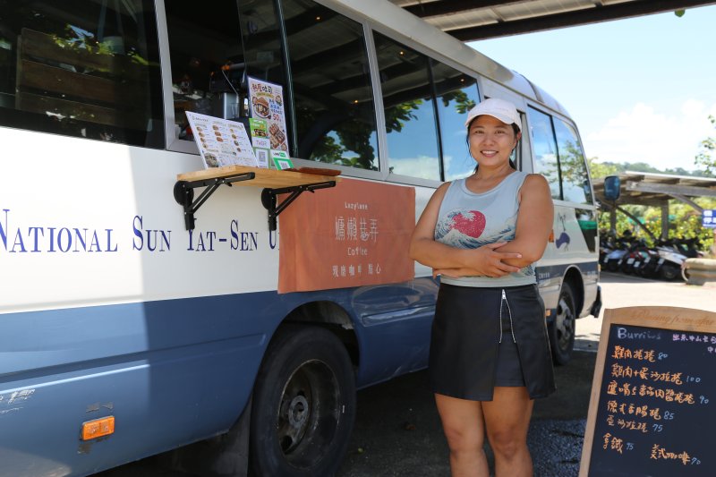 中山大學活化校產實踐永續  退役校車變身校園咖啡再出發