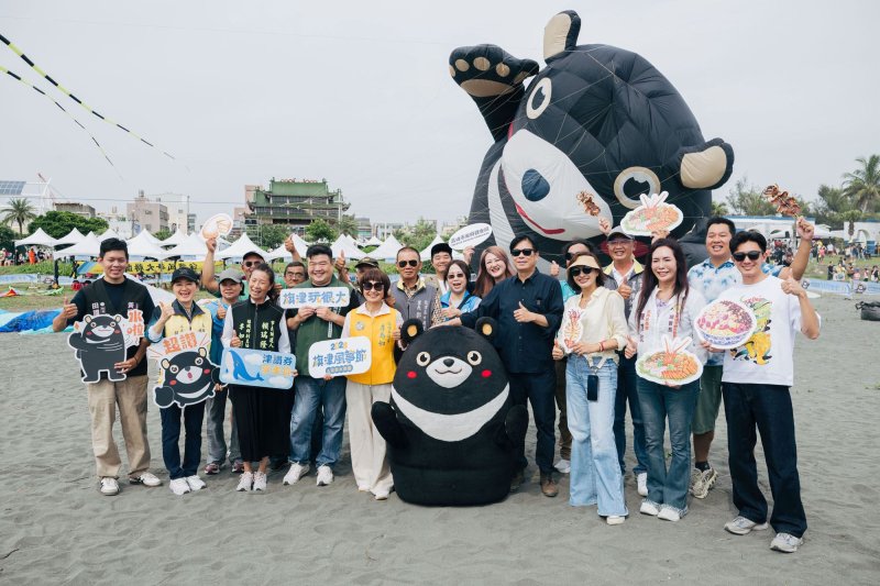  35公尺巨鯨風箏首度升空 旗津風箏節連兩週末登場，水樂園＋優惠券攬客