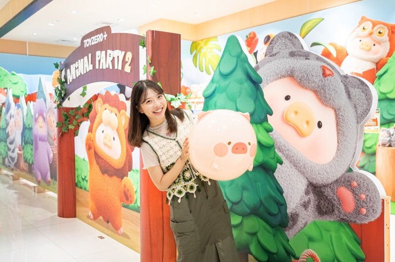 罐頭豬LuLu「動物大狂歡」 80cm長頸鹿巨型公仔霸氣亮相　可愛豹Lu玩偶高雄統一時代百貨限定開賣