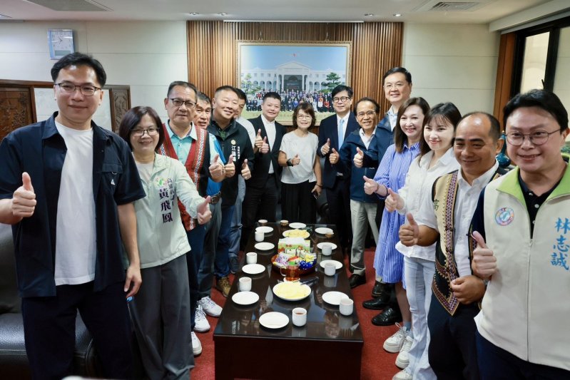 定期大會開幕　陳其邁率市府團隊拜會高市議會各黨團　感謝6年支持