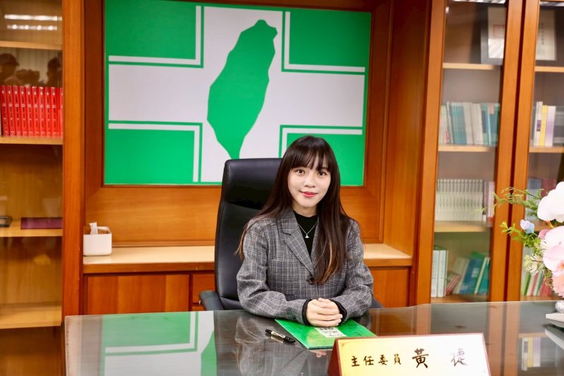 響應總統府挺公益！民進黨高市黨部主委黃捷號召認購100盒庇護工場中秋禮盒