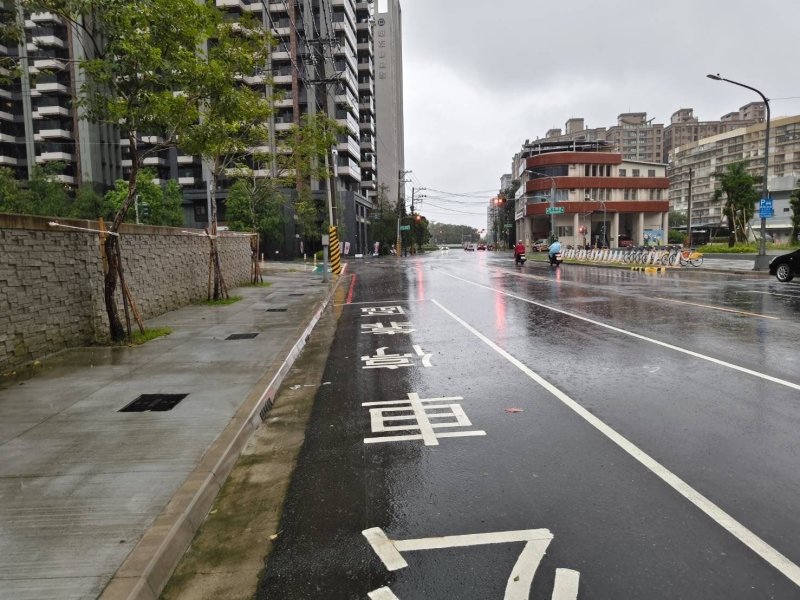 高雄短延時強降雨　多處積水陸續消退、交通逐步恢復