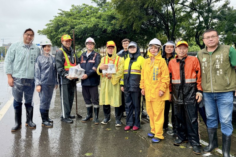 陳其邁市長視察北高雄防汛設施 當場指示強化抽排及側溝清疏