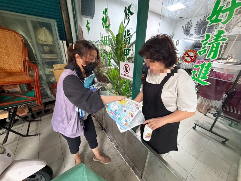  雨後清理家園 高雄市政府衛生局提醒：穿雨鞋、戴手套及口罩注意自身安全