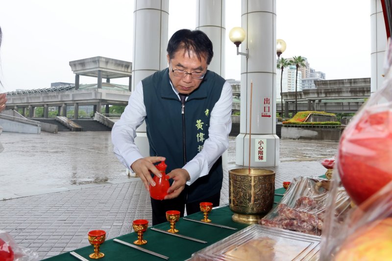 南市府中元普渡　黃偉哲祈願市政順利、市民平安