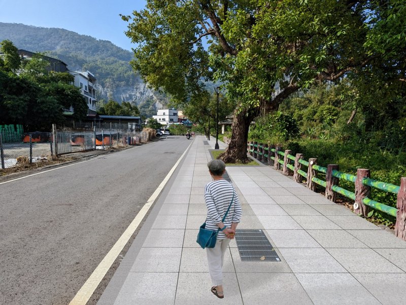 漫步甲仙更愜意！忠孝、文化路人行環境改善　串起「芋筍之鄉」新風貌