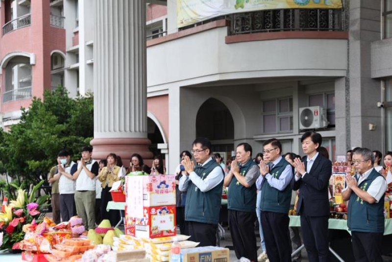 黃偉哲赴曾文市政願景園區普渡祈安　結合環保公益祈願台南平安、市政順遂