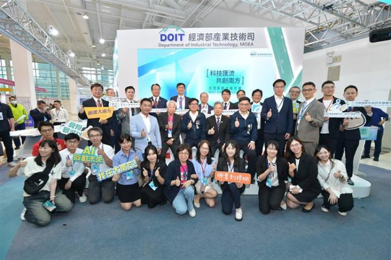 2026亞灣新創大南方高雄登場：陳其邁推AI治理與資金生態系，經濟部秀31項科技解方助產業升級