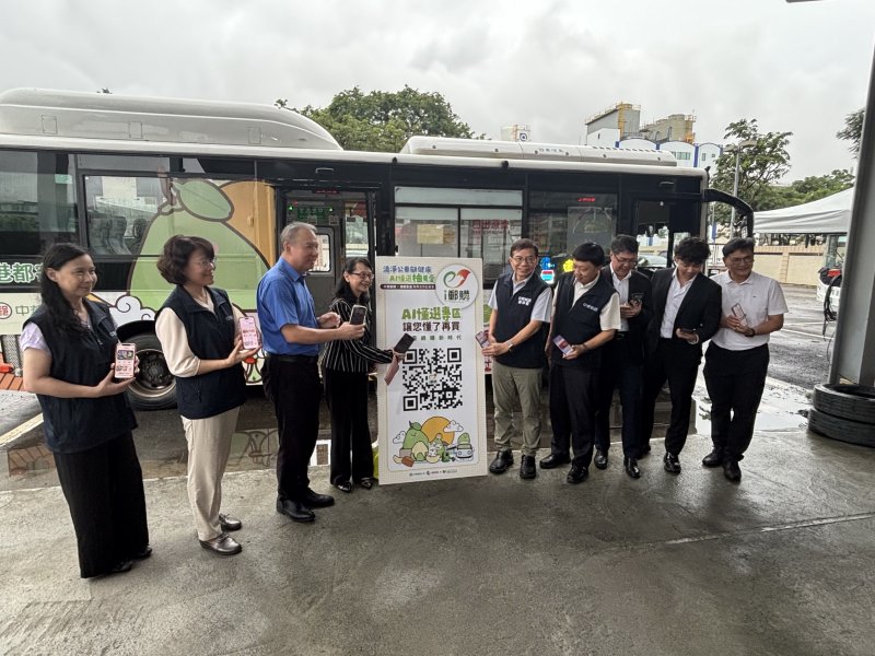 中華郵政送文旦挺小農 聯手港都客運 首創「AI懂選」智慧消費