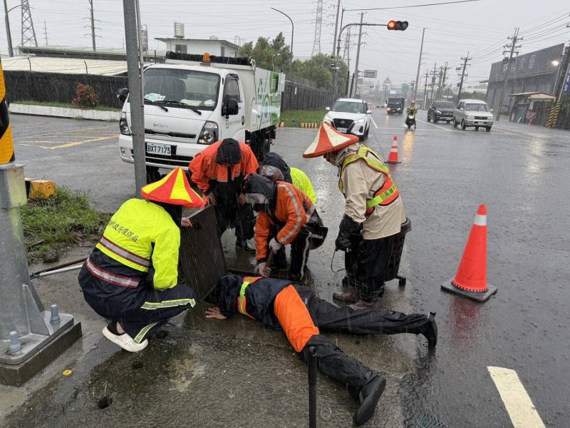 高雄8月雨量創歷史新高　市府擴大三級戒備全力防豪雨