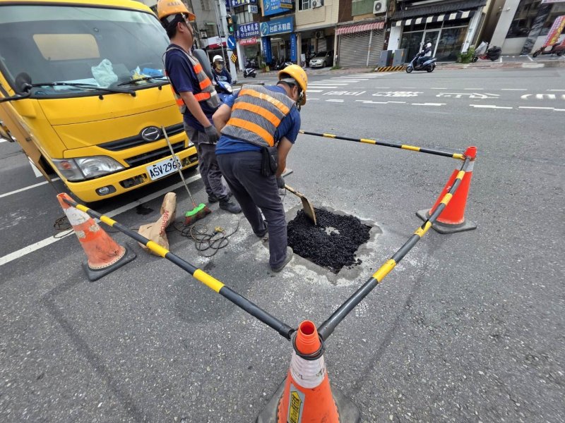 趁天晴加速管線巡修 高雄市府要求儘速完成道路復原
