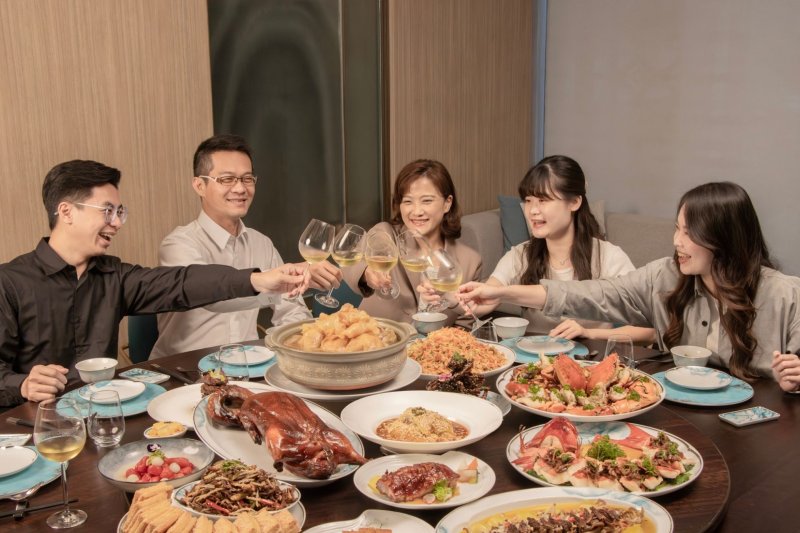 高雄洲際酒店 2026 尾牙春酒 湛露中餐廳粵式盛宴精選酒款好禮加碼贈；洲際多國料理匯聚，提供包場多元選擇