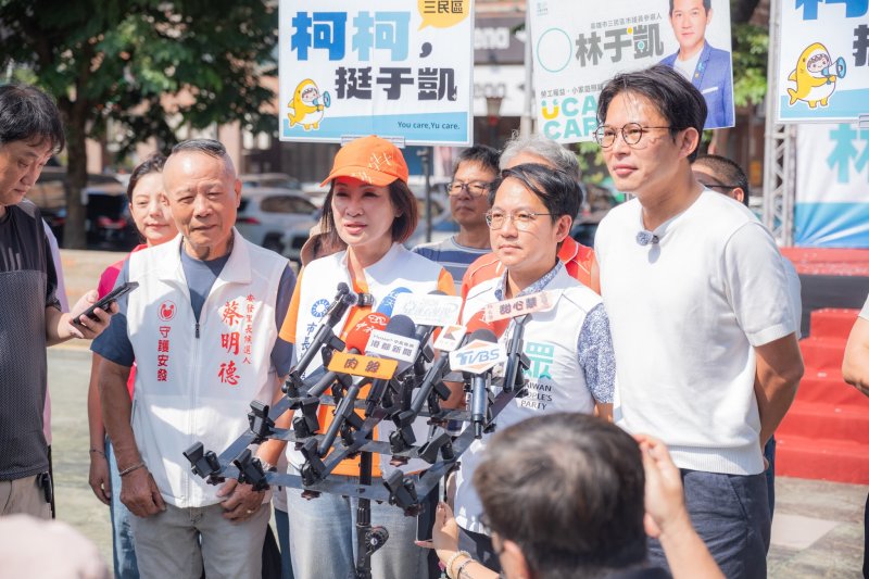 柯志恩、黃國昌齊為林于凱站台  談藍白合：我們挺的是高雄市民