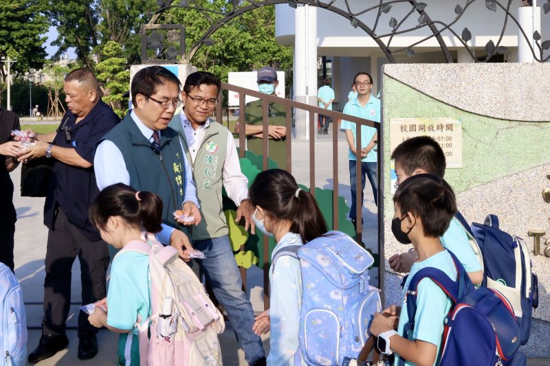 安業國小重建校舍啟用　黃偉哲迎師生重返新校園
