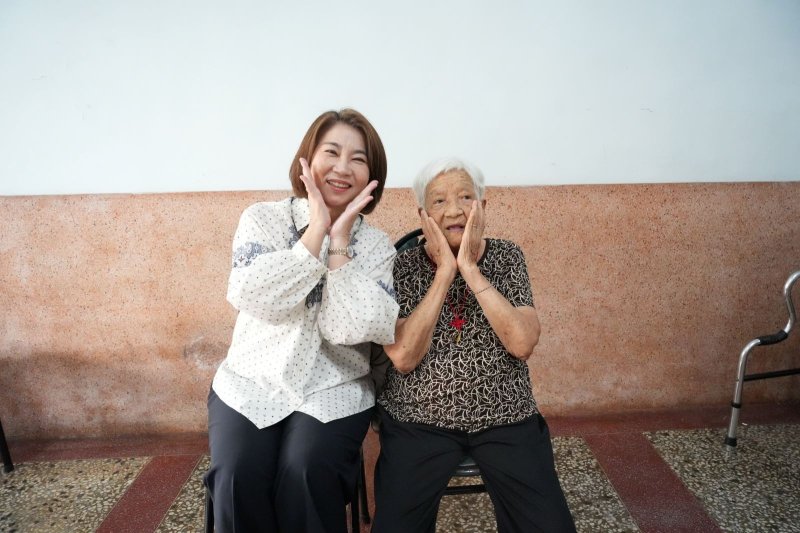 周春米走訪百歲人瑞　關心長者生活起居、讚自理能力佳