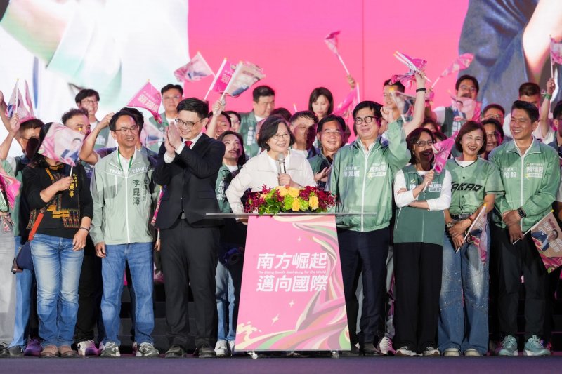 蔡英文、蕭美琴罕見同台挺賴瑞隆！高雄綠營大團結　陳其邁交棒拚「市長接棒、議會過半」
