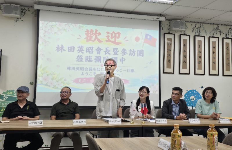 上田清人滿臉笑容地談到他本來想乖乖坐著不講話的，但是看見學生閃亮的眼神，讓他開心想講講話