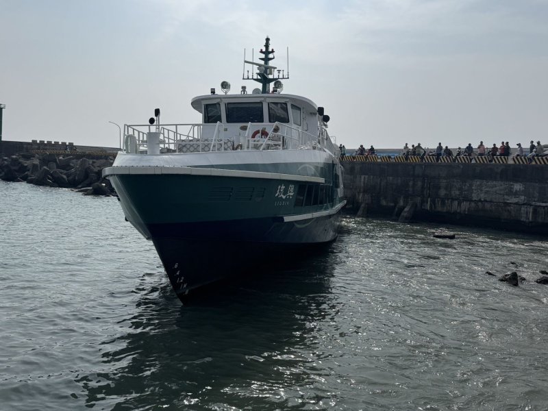 琉球沿海傳擱淺事件　屏東縣府迅速應變　「琉興號」40人全數平安