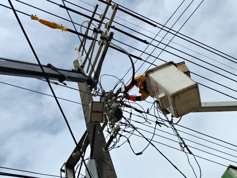 薔琵強風侵襲 台電高雄區處持續搶修 力拚全數復電