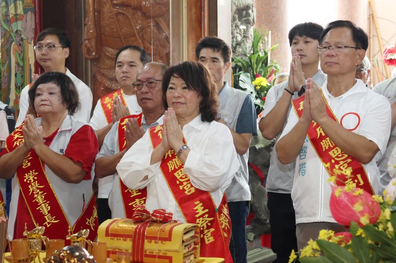 虔誠參香賀聖誕！黃敏惠走訪福安舘、鵬思宮祈福祝壽