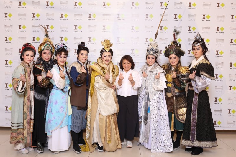 明華園《皇昭令》嘉義全球首演掀熱潮　連兩日爆滿　孫翠鳳領全團告白嘉義市