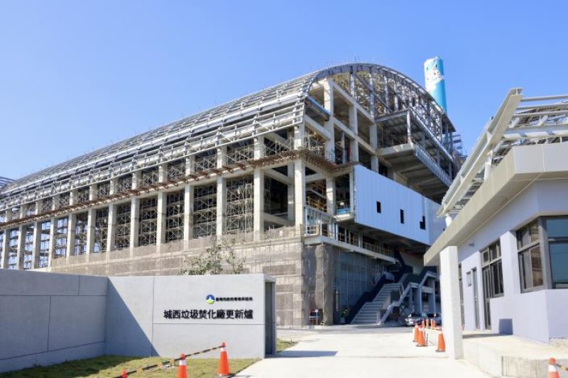 城西焚化更新爐明年正式營運　黃偉哲：提升垃圾處理量能、完善環保設施