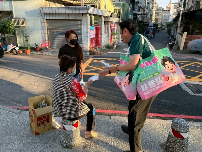 林哲弘大型購物袋很受歡迎 圖/鄭司文 翻攝 林哲弘大型購物袋很受歡迎 圖/鄭司文 翻攝