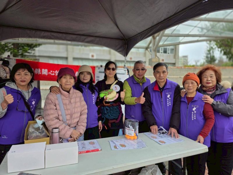 澎湖關心健康發展協會理事長陳慧娟 （中）