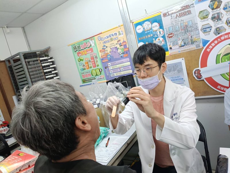社區篩檢進行口腔黏膜篩檢 社區篩檢進行口腔黏膜篩檢