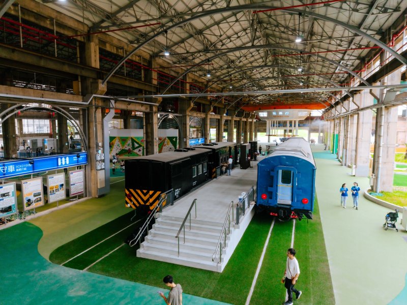 火車車廂導覽兼賣店 火車車廂導覽兼賣店