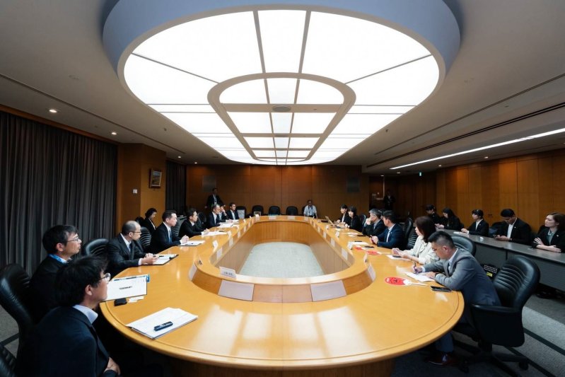 高雄市副市長李懷仁率團於9日訪問日本千葉縣，拜會副知事黑野嘉之共同見證高雄市教育局與千葉縣教育委員會正式簽署教育合作備忘錄。