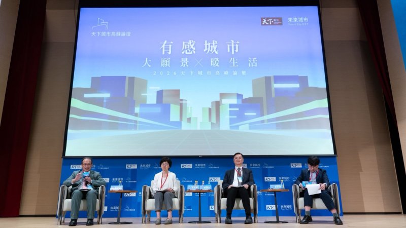 高市府羅達生副市長與金管會莊琇媛副主委、玉山銀行張崇慈副總共同以「從政策試辦到產業聚落—中央、地方與金融業共築高雄投資新」為主題進行與談。（照片提供：天下雜誌）.