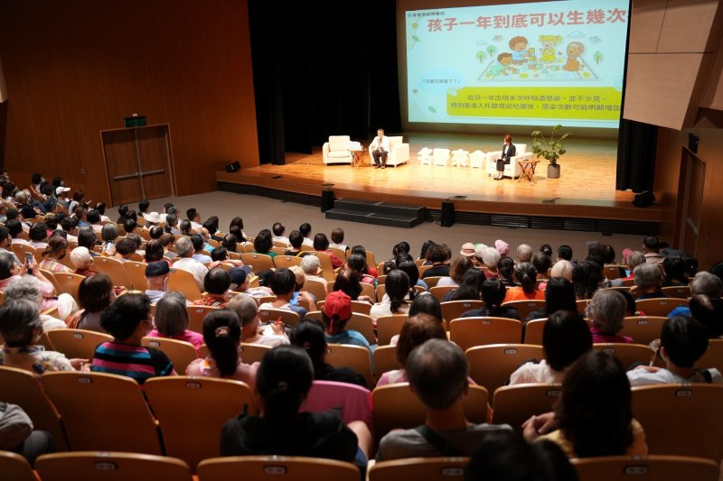 屏東榮總院長王瑞祥以「孩子常生病怎麼辦？」為座談主題