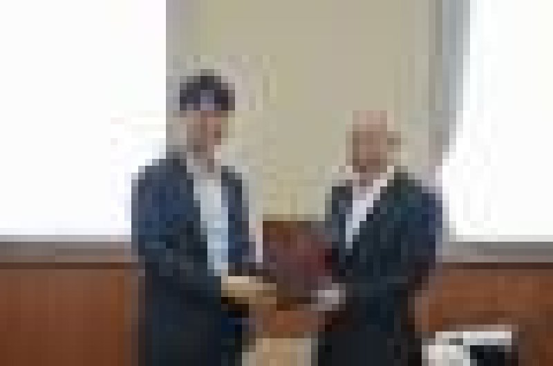 縣府傳播暨國際事物處長蕭裕隆（左）、副知事藤本德昭（右）