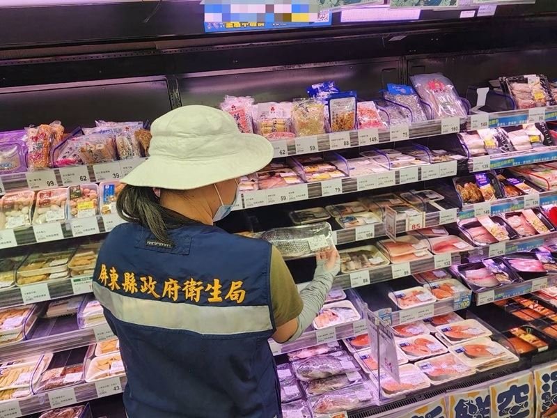 屏東縣政府衛生局於節日前啟動抽驗應景食品