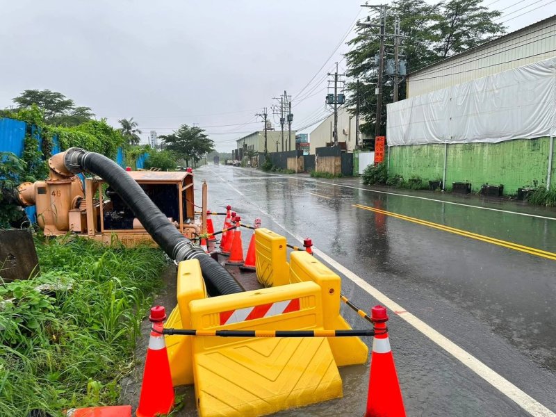隨雨勢趨緩，積水均已陸續排除，恢復正常通行