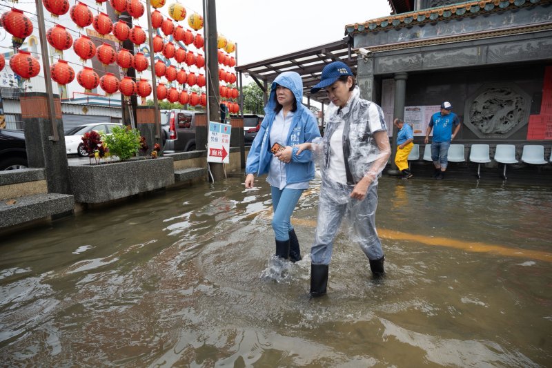 柯志恩表示，接下來將持續與議員團隊關心高雄各地災情