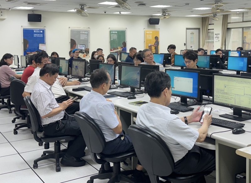校務研習會同時安排課程,教導主管善用AI的能力 校務研習會同時安排課程,教導主管善用AI的能力