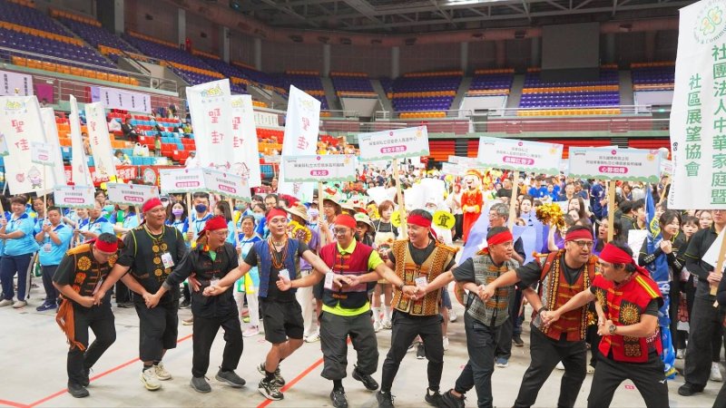 各隊長照運動員創意進場