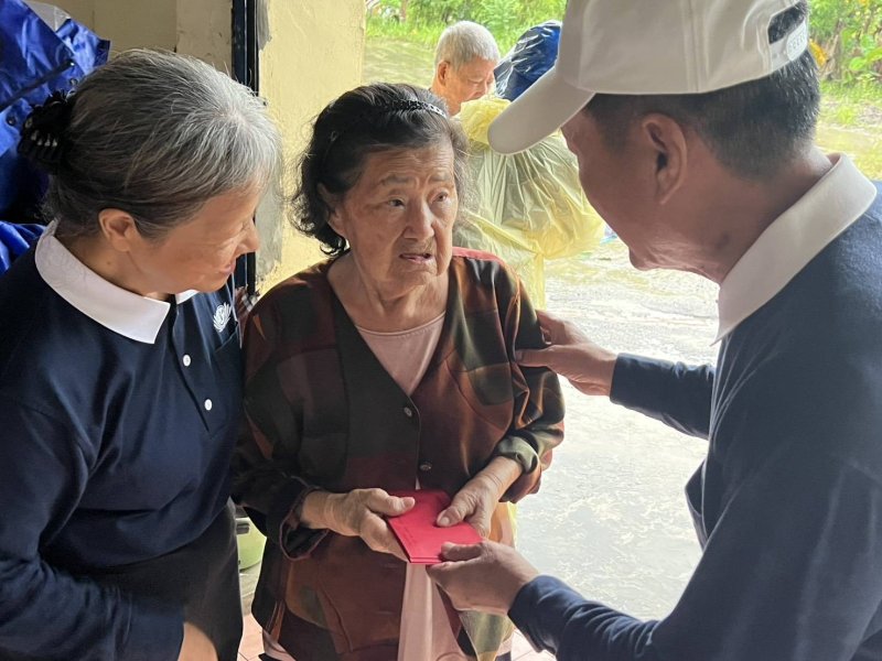 慈濟關懷援救天災 受惠家庭1,700餘戶 圖/ 鄭陽慶 提供 慈濟關懷援救天災 受惠家庭1,700餘戶 圖/ 鄭陽慶 提供