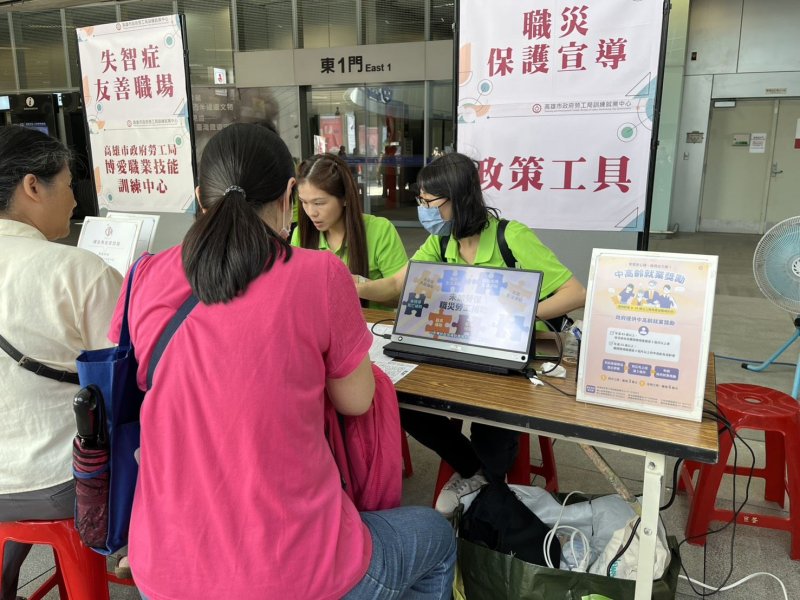 勞工局表示,勞動部推動缺工產業就業獎勵措施,符合資格者經就業服務站推介就業 勞工局表示,勞動部推動缺工產業就業獎勵措施,符合資格者經就業服務站推介就業