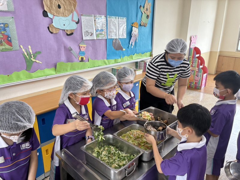 嘉義市115學年度公立國中小及私校國中部午餐免費 造福2.2萬師生