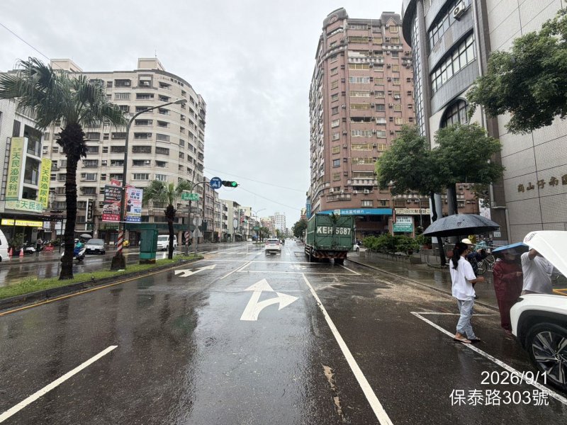 保泰路樹木排除恢復交通照片 保泰路樹木排除恢復交通照片
