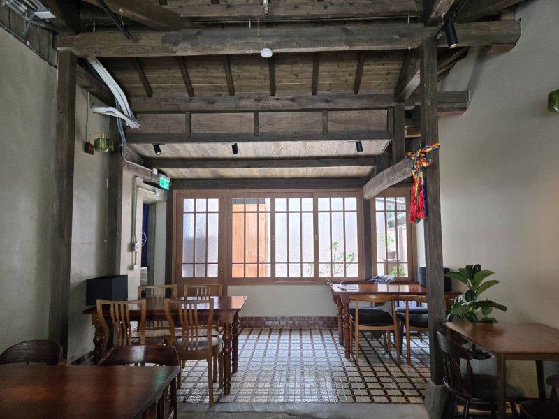 嘉義市長黃敏惠表示,嘉義市因阿里山林業興盛而發展,至今仍保有約6,000餘棟木造建築,是城市珍貴的資產 嘉義市長黃敏惠表示,嘉義市因阿里山林業興盛而發展,至今仍保有約6,000餘棟木造建築,是城市珍貴的資產