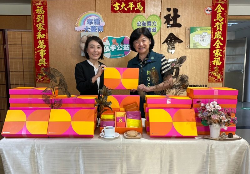 和逸飯店捐贈中秋禮盒