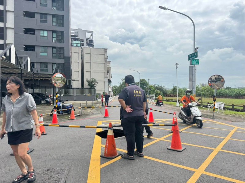李雅靜也呼籲，市府應立即向中央爭取支援。