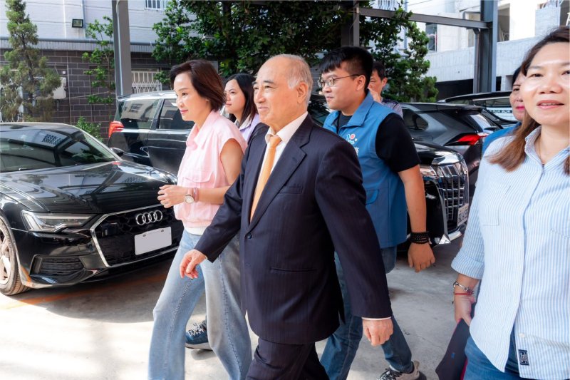 柯志恩表示,四年前投入高雄市長選舉時,就受到王金平一路支持與協助,這份情誼始終感念在心 柯志恩表示,四年前投入高雄市長選舉時,就受到王金平一路支持與協助,這份情誼始終感念在心