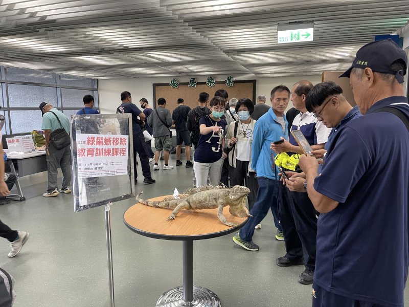 縣府農業處處長李永文表示,訓練開辦6場次包括恆春、新園、潮州各1場及屏東市3場 縣府農業處處長李永文表示,訓練開辦6場次包括恆春、新園、潮州各1場及屏東市3場