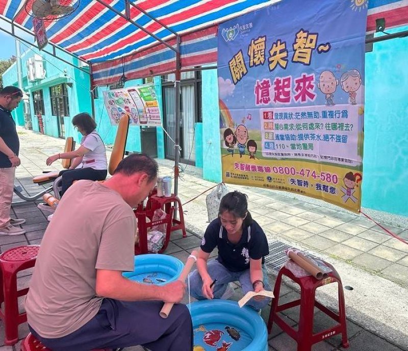 衛生局透過宣導與互動，帶領民眾更加認識失智症